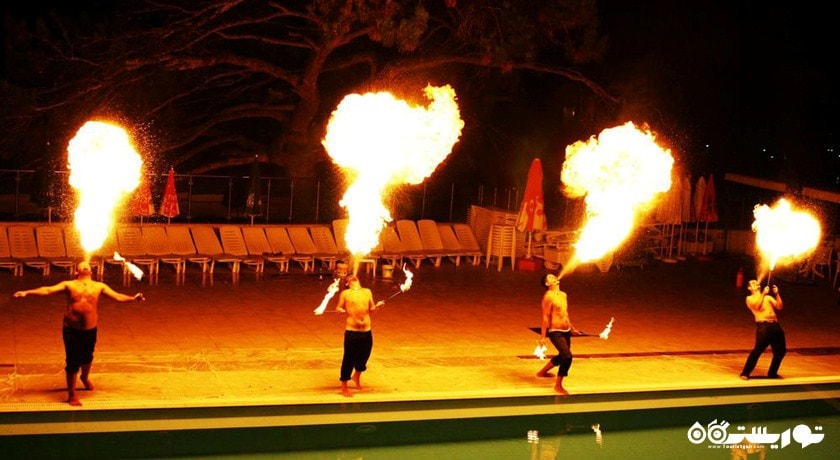 اجرای نمایش هتل گلدن دی وینگز